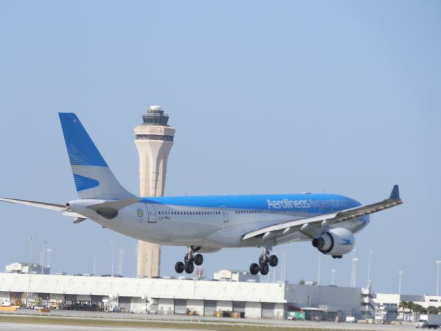 Airbus A330-200 (LV-FNJ)