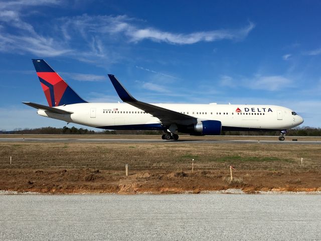 BOEING 767-300 (N193DN) - Clemson football charter.