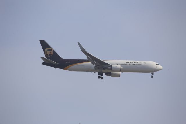 BOEING 767-300 (N357UP)