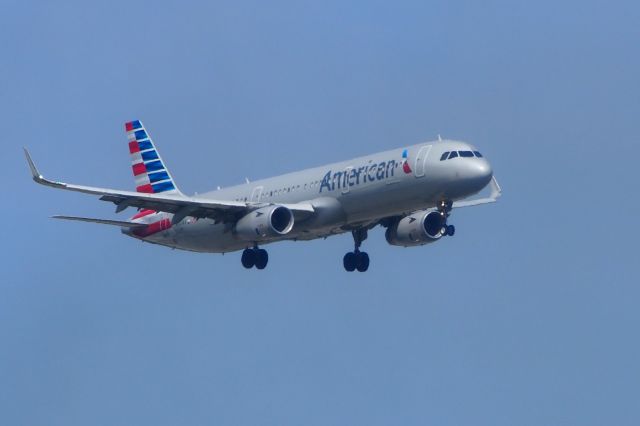 Airbus A320 (N901AA)