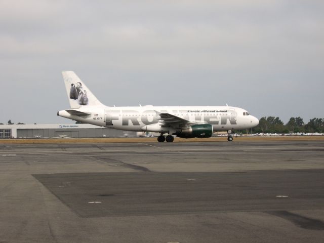 Airbus A319 (N939FR) - Taxiing to gate after landing