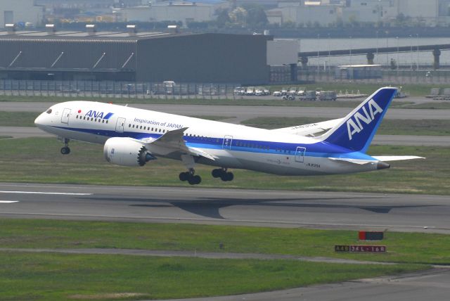 Boeing 787-8 (JA835A)