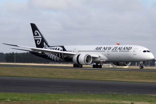 Boeing 787-9 Dreamliner (ZK-NZG) - NZ176 from PER .... on 31 January 2019