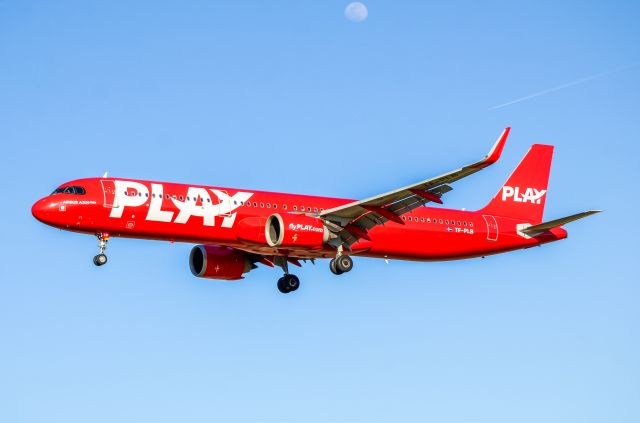 Airbus A321 (TF-PLB)