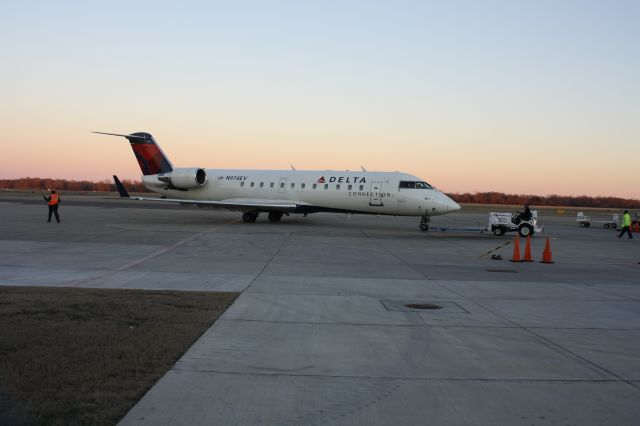 Canadair Regional Jet CRJ-200 (N974EV) - If you look close you can see the pilot waving.