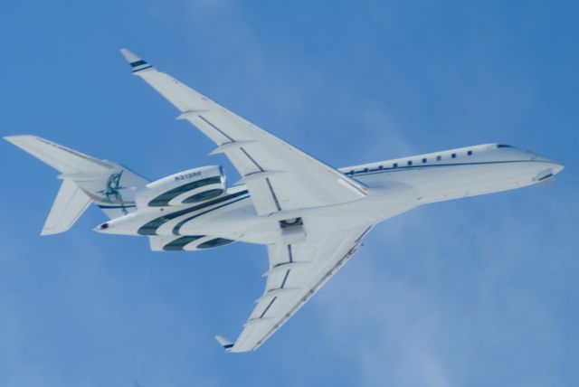 Bombardier Global Express (N313RF) - Wheels up in the noonday sun