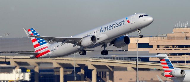 Airbus A321 (N402AN) - phoenix sky harbor international airport 17JAN20