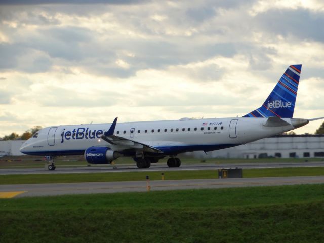 Embraer ERJ-190 (N373JB)