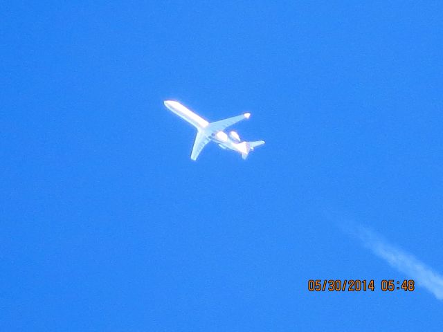 Canadair Regional Jet CRJ-700 (N512AE) - AMERICAN EAGLE. 36,664 FEET OVER SOUHEASTERN KANSAS