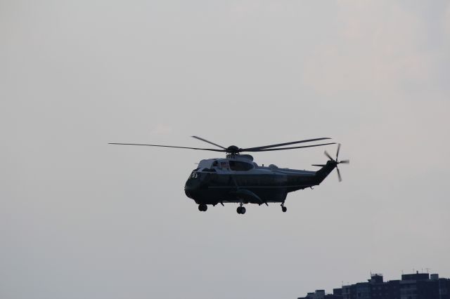 MARINE1 — - 082212 making low pass at the Lincoln Memorial