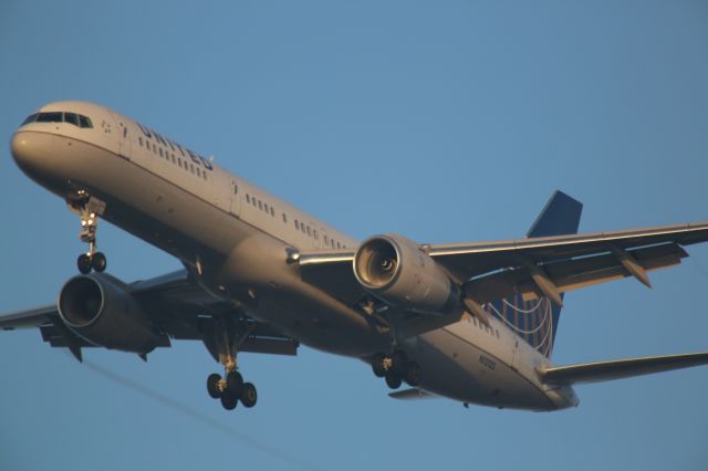 Boeing 757-200 (N12125)