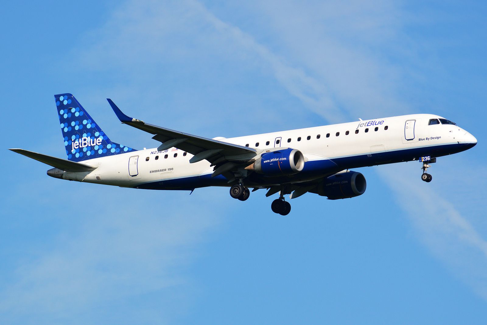Embraer ERJ-190 (N236JB)