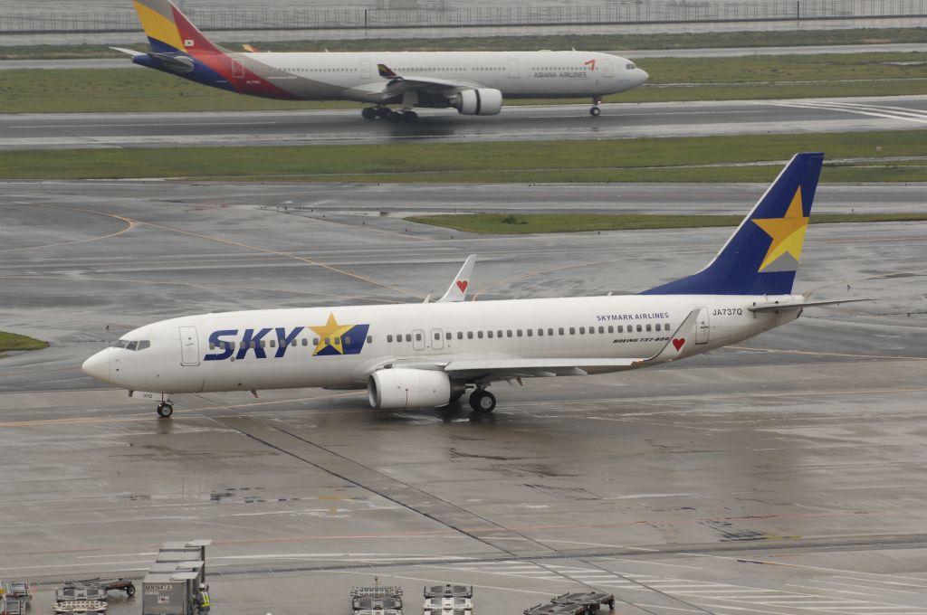 Boeing 737-800 (JA737Q) - Taxi at Haneda Intl Airport on 2010/4/23