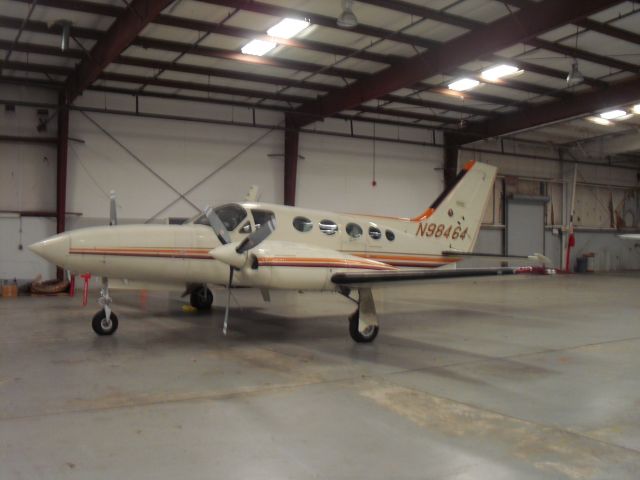 Cessna 421 (N98464) - 421 at FFC