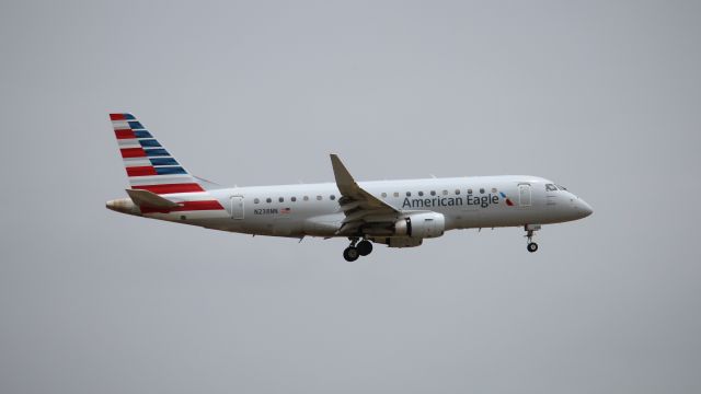 Embraer 175 (N238NN)