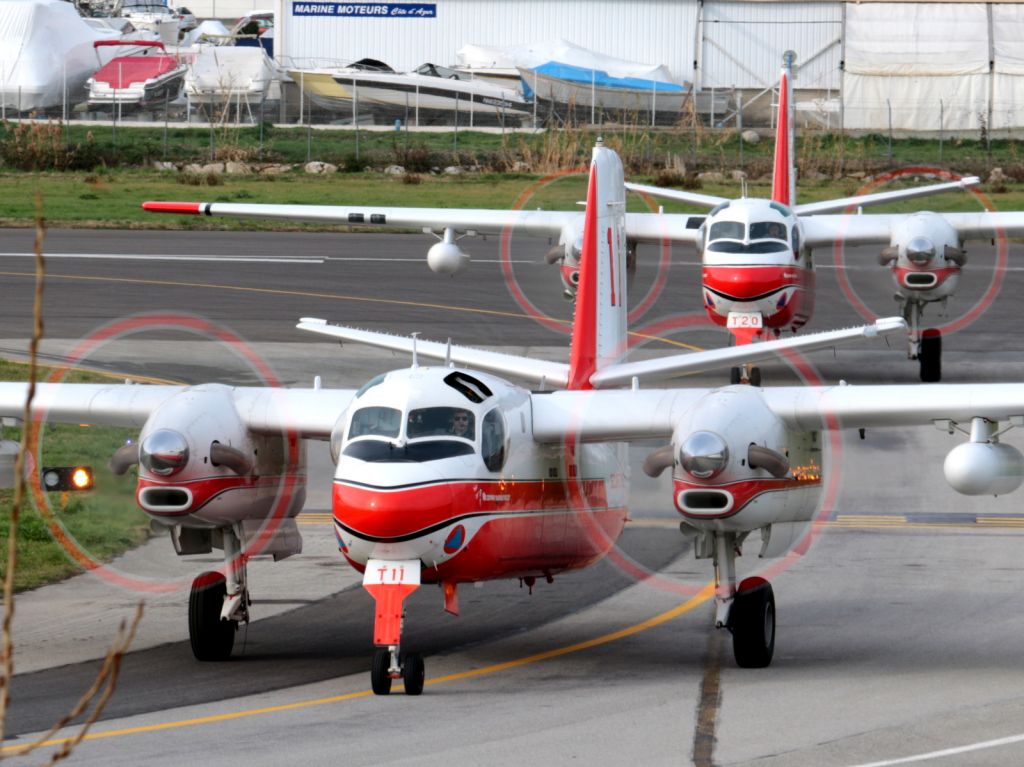 De Havilland Canada CS2F Tracker (F-ZBEW)