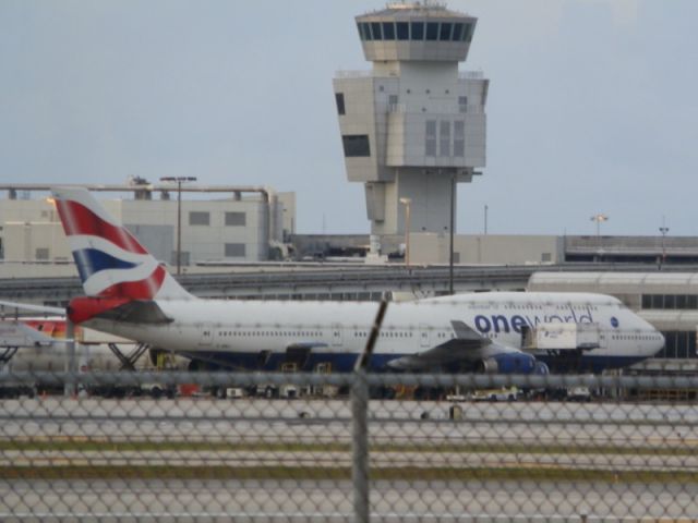 Boeing 747-400 (G-BNLI) - At The Gate