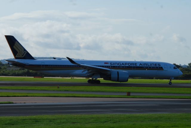 Airbus A350-900 (9V-SMD) - Manchester Viewing Area