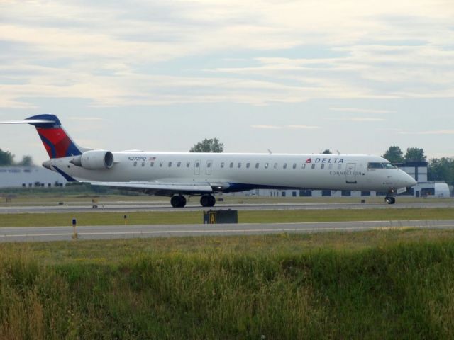 Canadair Regional Jet CRJ-900 (N272PQ)