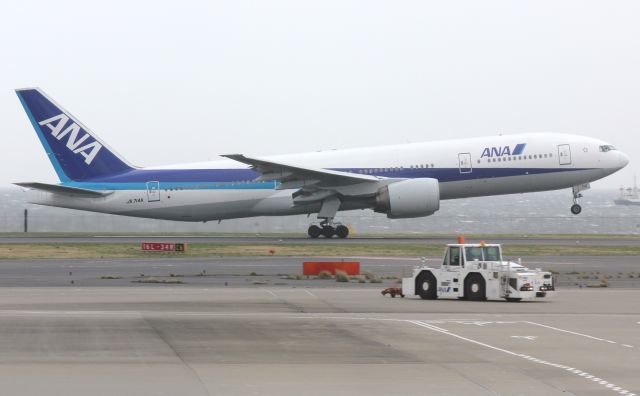 Boeing 777-200 (JA714A)