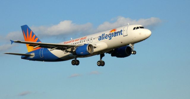 Airbus A319 (N231NV) - On final is this 2005 allegiant Airlines Airbus A319-111 in the Autumn of 2020.