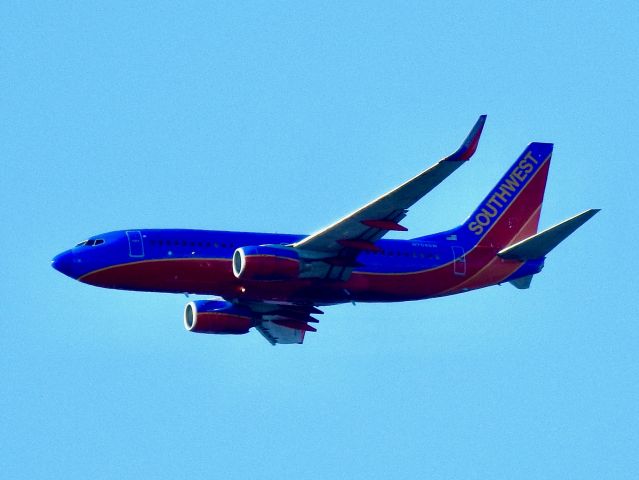 Boeing 737-700 (N704SW) - SWA2165 STL-LGA