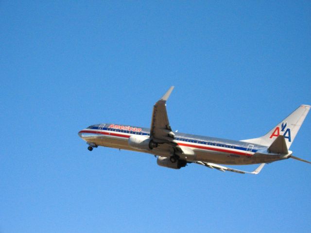 Boeing 737-800 (N926AN) - Taking off from RWY 1L