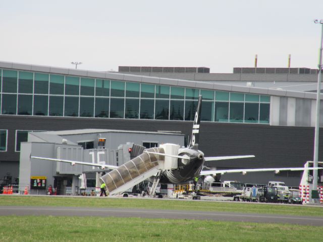 Airbus A320 (ZK-OJS) - This is an Air New Zealand A320 with a mobile stairlift at Christchurch Intl Airport.