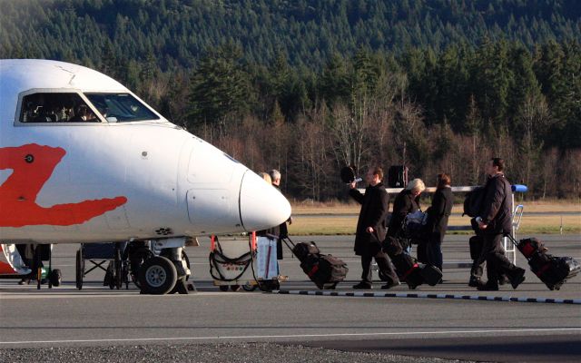 de Havilland Dash 8-300 (C-GTAQ) - Crew Change - Jazz DHC-8 301 at Nanaimo BC ( CYCD )  Jan 14th 2012