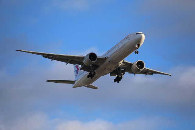 BOEING 777-300 (B-2001)