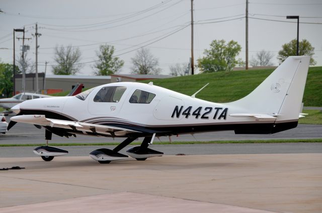 Cessna 400 (N442TA) - Seen at KFDK on 4/20/2010.      a href=http://discussions.flightaware.com/profile.php?mode=viewprofile&u=269247  [ concord977 profile ]/a