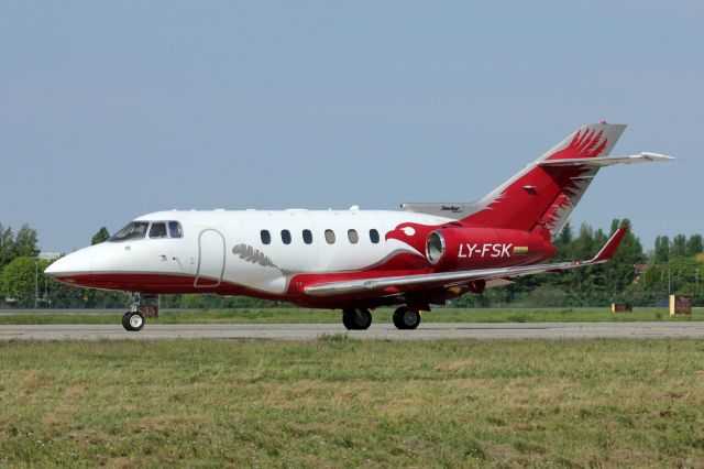 Hawker 800 (LY-FSK)