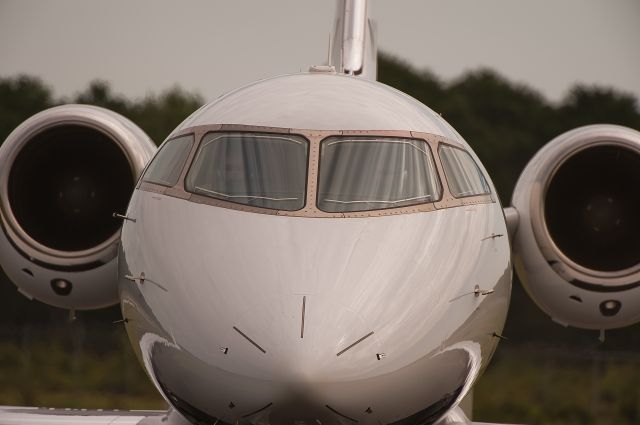 Bombardier Challenger 300 (N3975A)