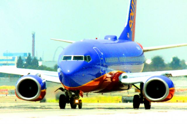 Boeing 737-700 (N216WR) - Taxiing out for take off