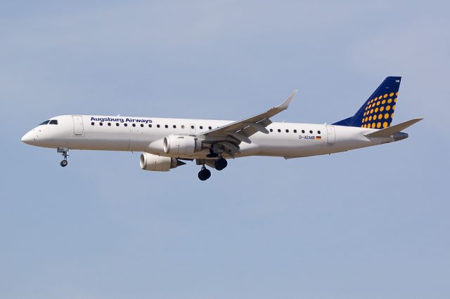 Embraer ERJ-190 (D-AEMB)