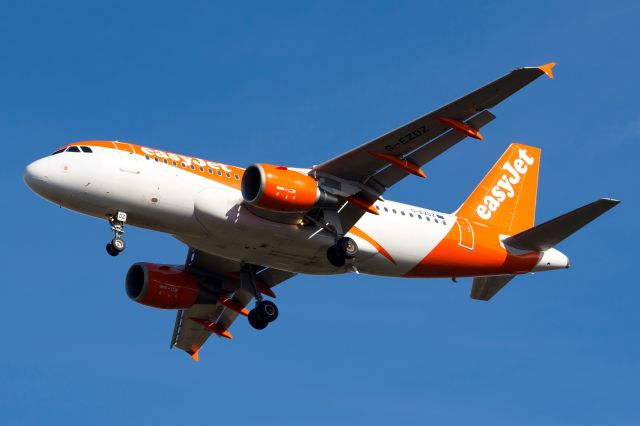 Airbus A319 (G-EZDZ)