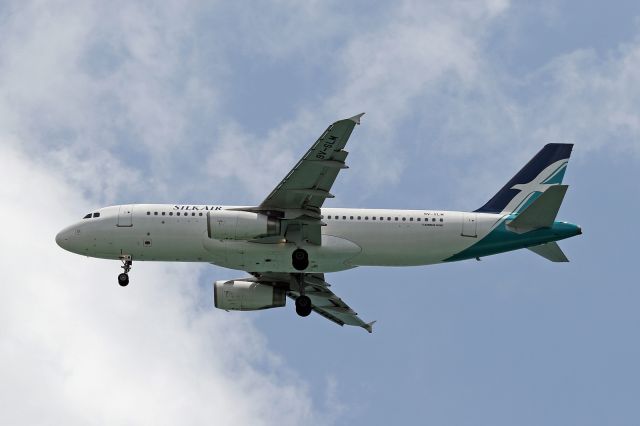 Airbus A320 (9V-SLM)