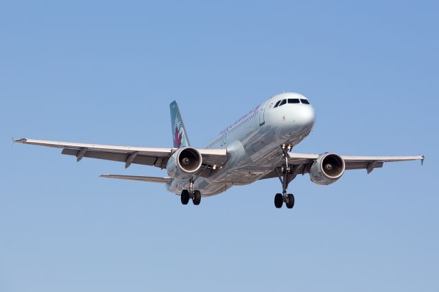 Airbus A320 (C-GJVT) - Full Quality: a rel=nofollow href=http://www.jetphotos.net/viewphoto.php?id=7805986&nseq=10http://www.jetphotos.net/viewphoto.php?id=7805986&nseq=10/a