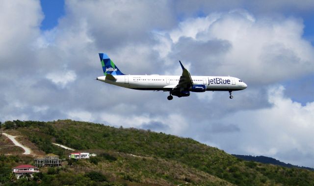Airbus A321 (N929JB)