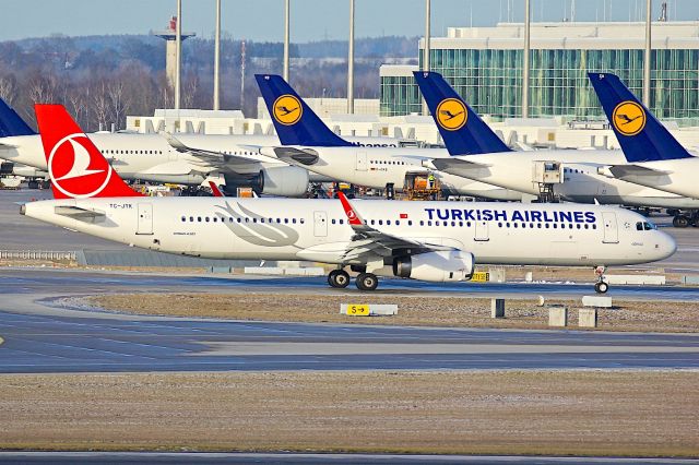 Airbus A321 (TC-JTK)