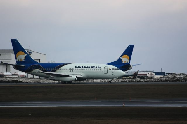 Boeing 737-200 (C-GNDU)
