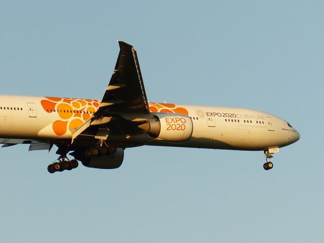 BOEING 777-300ER (A6-ECU) - Expo 2020 Orange Oportunity