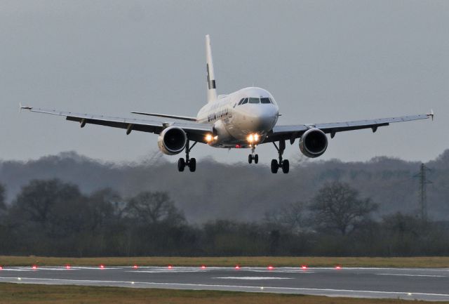 Airbus A319 (OH-LVD) - AY1361 landing from Helsinki