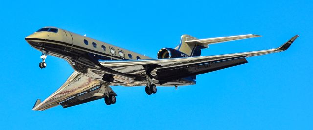 GULFSTREAM AEROSPACE G-7 Gulfstream G600 (N721F) - N721F Gulfstream GVll-G600 s/n 73105 - Las Vegas Harry Reid International Airport KLASbr /Photo: Tomás Del Corobr /March 25, 2025