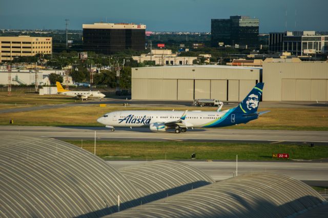 Boeing 737-900 (N282AK) - Departure from Runway 4