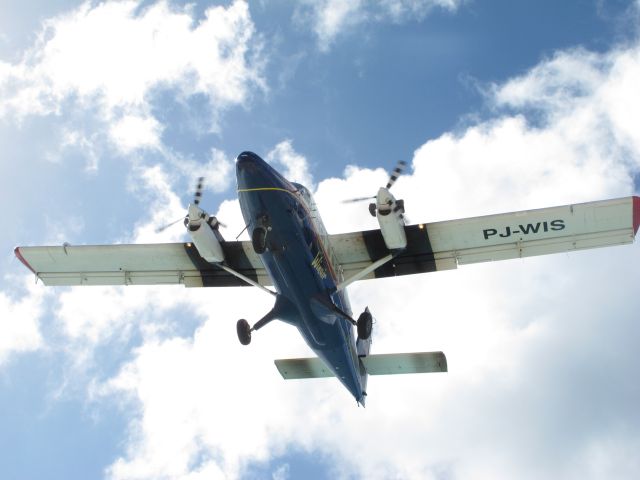 De Havilland Canada Twin Otter (PJ-WIS) - Late final at Princess Juliana, Sint Maarten - December 24, 2011