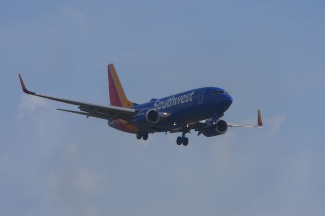 Boeing 737-700 (N271LV)