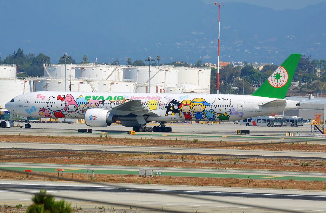 BOEING 777-300 (B-16703)