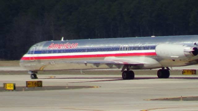 McDonnell Douglas MD-82 (N480AA) - N480AA taxiing to the ramp after arrival on 5L.