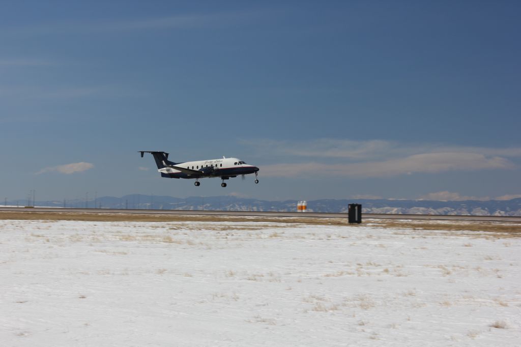 Beechcraft 1900 (N122UX) - Landing on 35L at DIA.